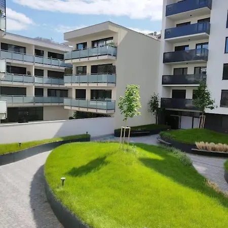 In The Centre - Free Garage Parking Apartment *