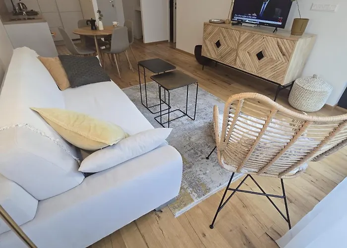 In The Centre - Free Garage Parking