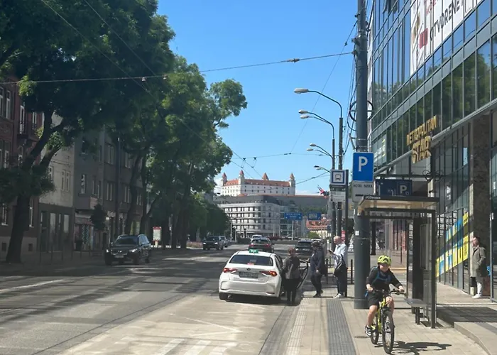 In The Centre - Free Garage Parking Apartament