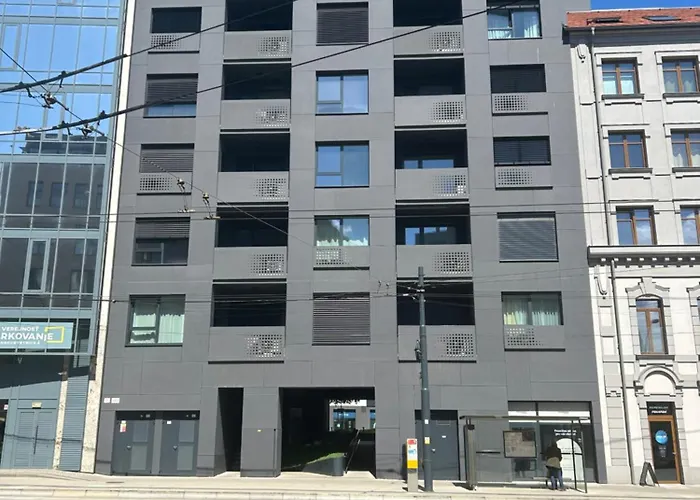 In The Centre - Free Garage Parking 아파트 브라티슬라바