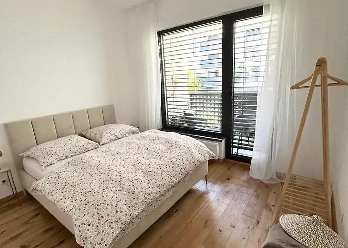 In The Centre - Free Garage Parking